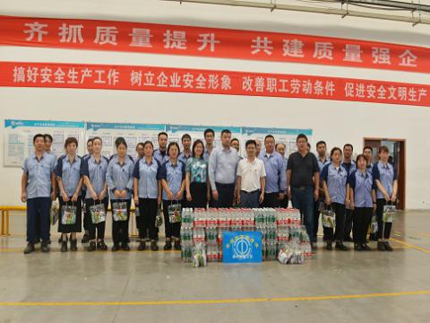 炎炎夏季，市总工会送清冷，丝丝关爱暖人心