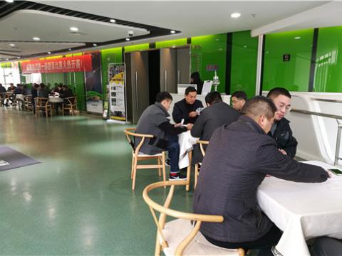 J9集团国际站股份第一届掼蛋角逐顺利进行