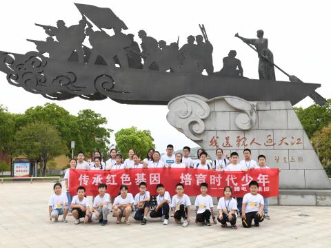 J9集团国际站情 绘爱心 助成长