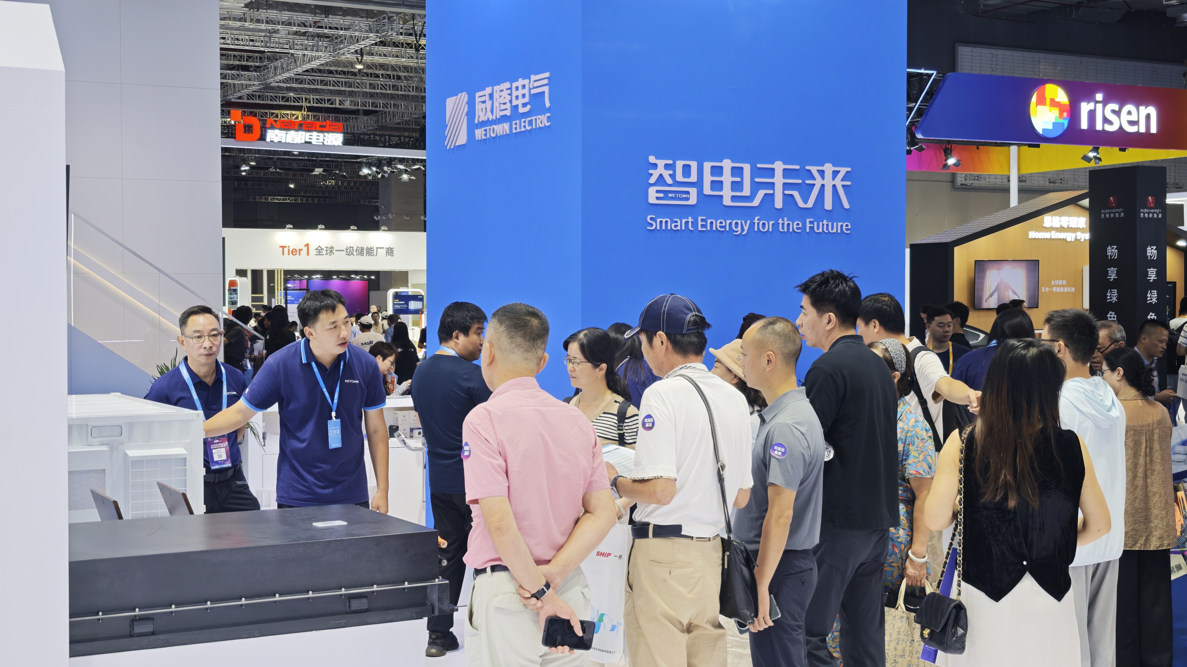 20250821153650_65842.jpg 储能展人多.jpg
